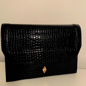 Black clutch